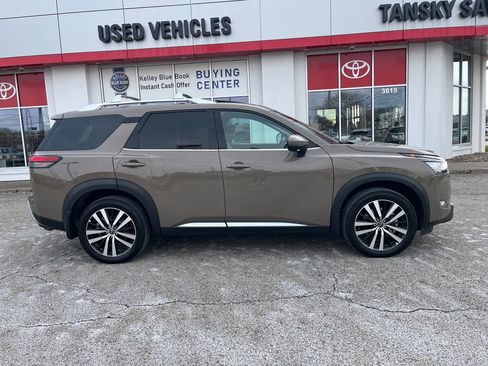 Used 2024 Nissan Pathfinder Platinum image 7