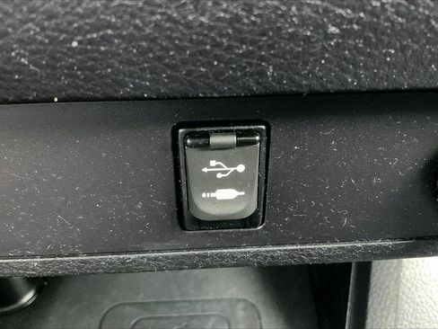 Used 2017 Toyota Tacoma TRD Sport w/ Tow Package (A/T) AWD/4WD image 16