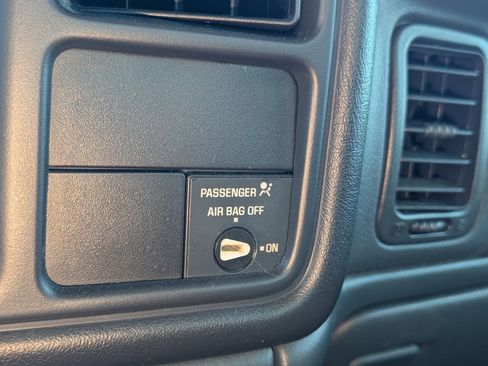 Used 2000 Chevrolet Silverado 1500 2WD Regular Cab w/ Exterior Appearance Pkg image 9