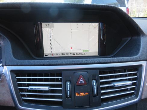 Used 2013 Mercedes-Benz E 350 4MATIC Sedan image 17