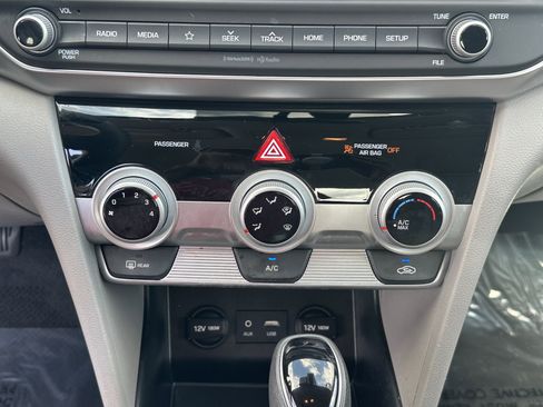 Used 2019 Hyundai Elantra SEL FWD image 27