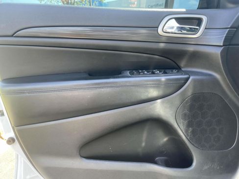 Used 2020 Jeep Grand Cherokee Altitude AWD/4WD image 15
