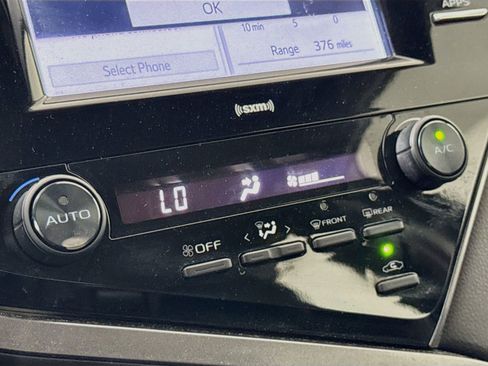 Used 2020 Toyota Camry SE FWD image 19