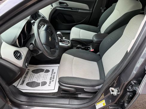 Used 2011 Chevrolet Cruze LS w/ Connectivity Package FWD image 10
