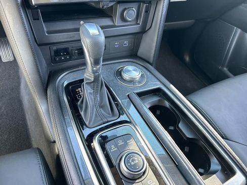 Used 2021 Nissan Armada SV w/ SV Appearance Package AWD/4WD image 16
