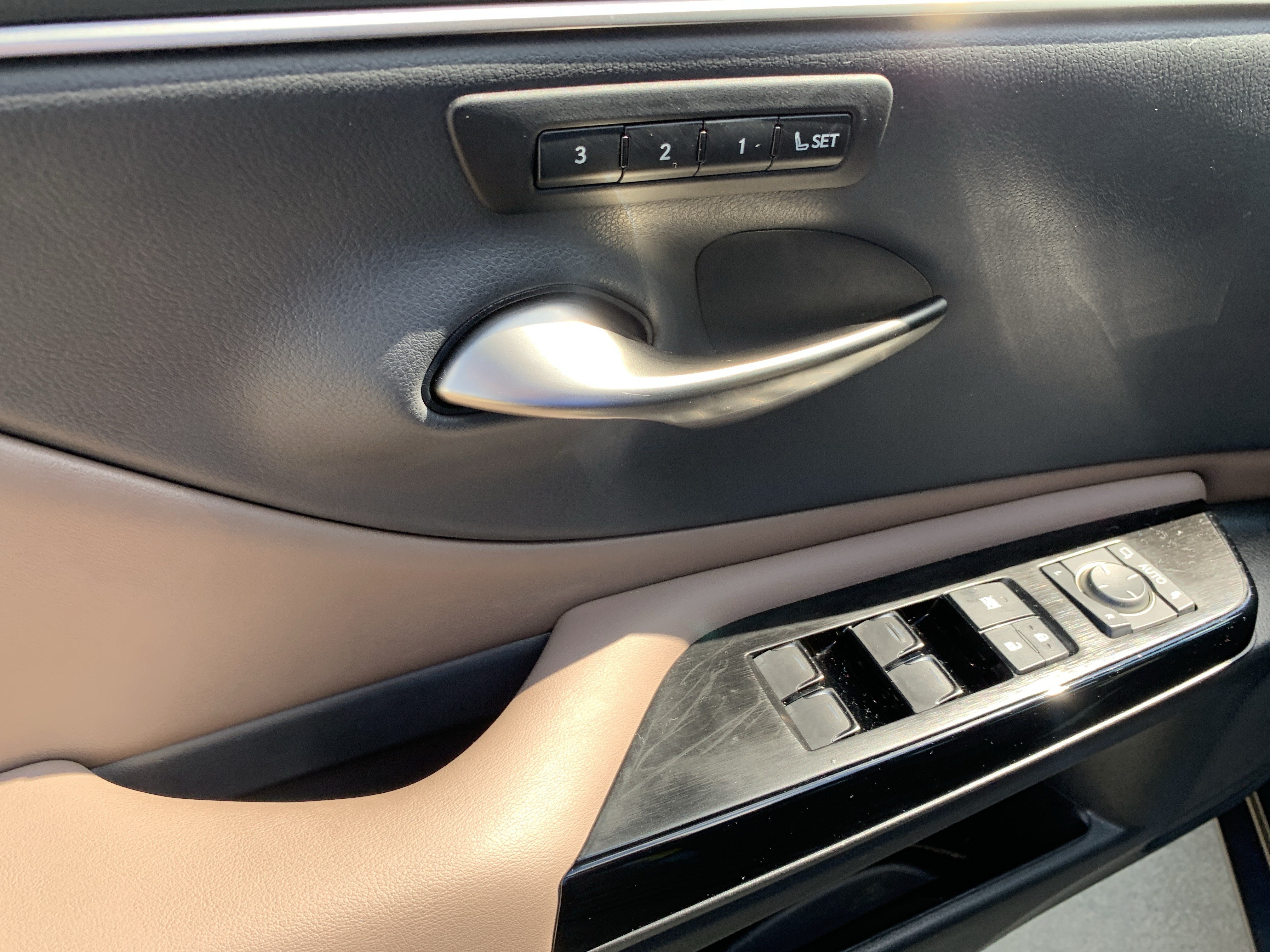Used 2024 Lexus ES 350 w/ Premium Package FWD image 15