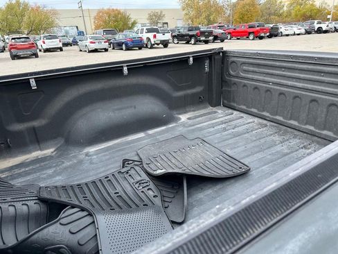 Used 2018 RAM 1500 SLT image 10