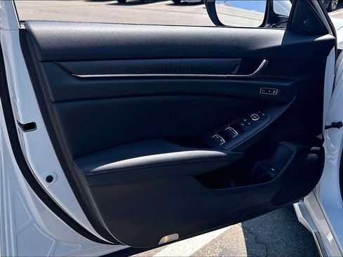 Used 2020 Honda Accord Touring image 24