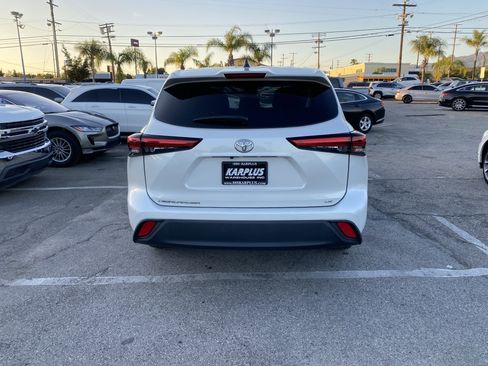 Used 2022 Toyota Highlander LE image 9
