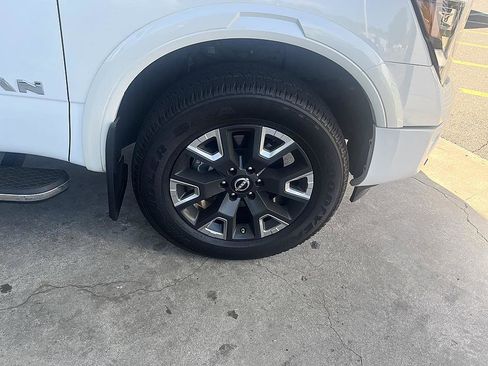 Used 2024 Nissan Titan Platinum Reserve w/ Moonroof Package AWD/4WD image 9