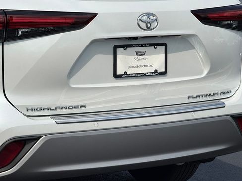 Used 2025 Toyota Highlander Platinum AWD/4WD image 8