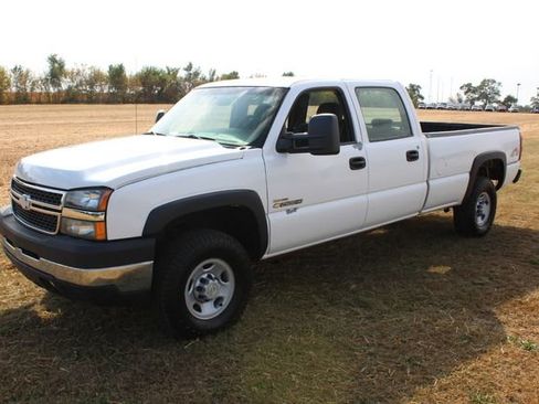 Used 2006 Chevrolet Silverado 2500 W/T w/ Heavy-Duty Power Package image 1