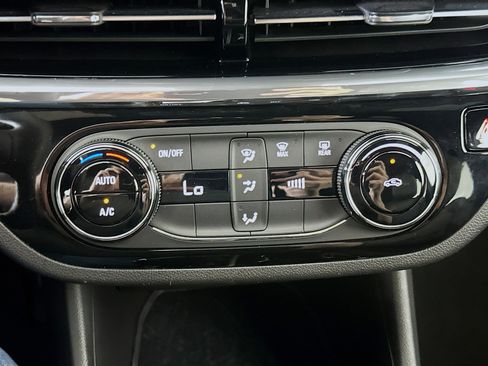 Used 2025 Buick Envista Sport Touring image 23