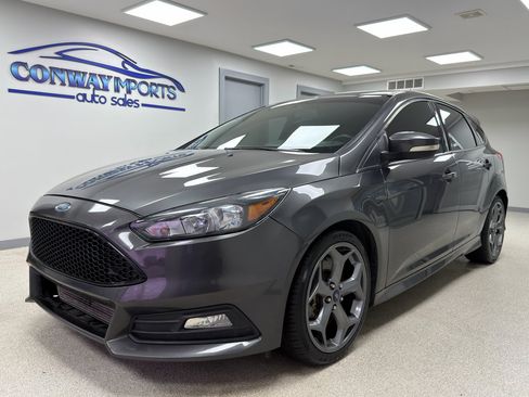 Used 2017 Ford Focus ST image 1