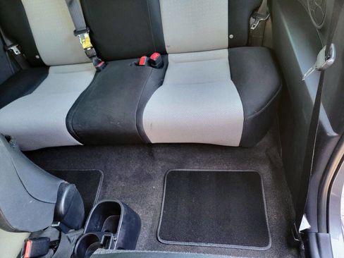 Used 2014 Toyota Yaris L image 12