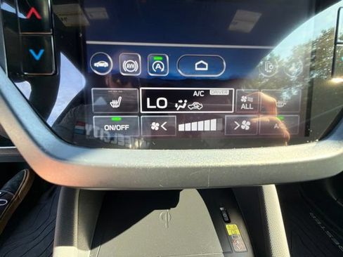 Used 2025 Subaru Forester Limited w/ Popular Package #2 AWD/4WD image 39