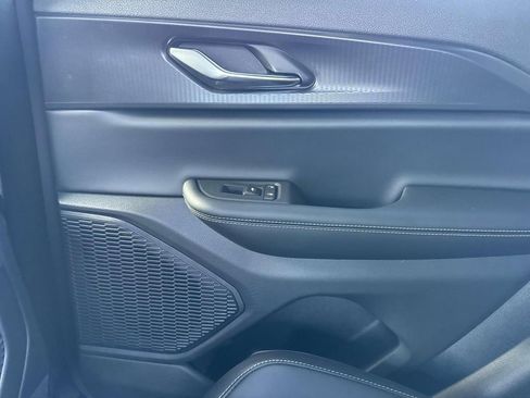 New 2025 Jeep Grand Cherokee Altitude RWD image 8