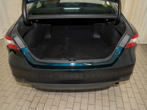 Used 2020 Toyota Camry LE image 5