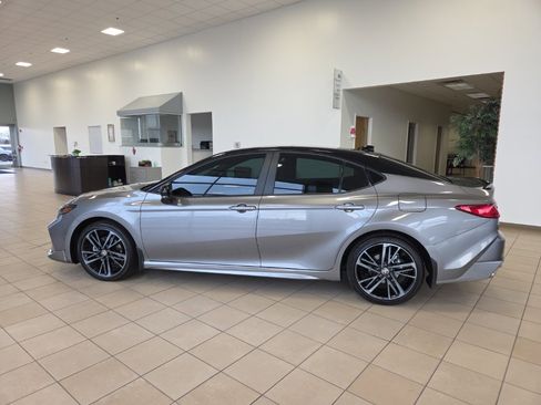 Used 2025 Toyota Camry XSE image 9