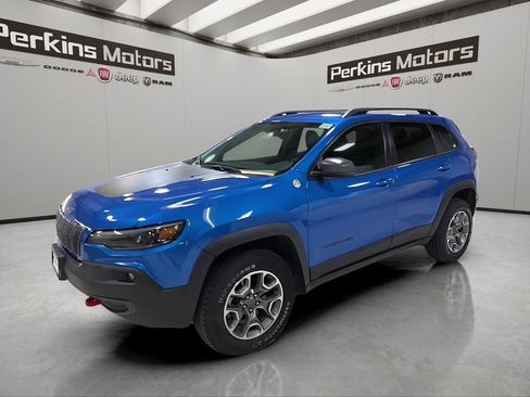 Used 2021 Jeep Cherokee Trailhawk w/ Technology Group AWD/4WD image 1