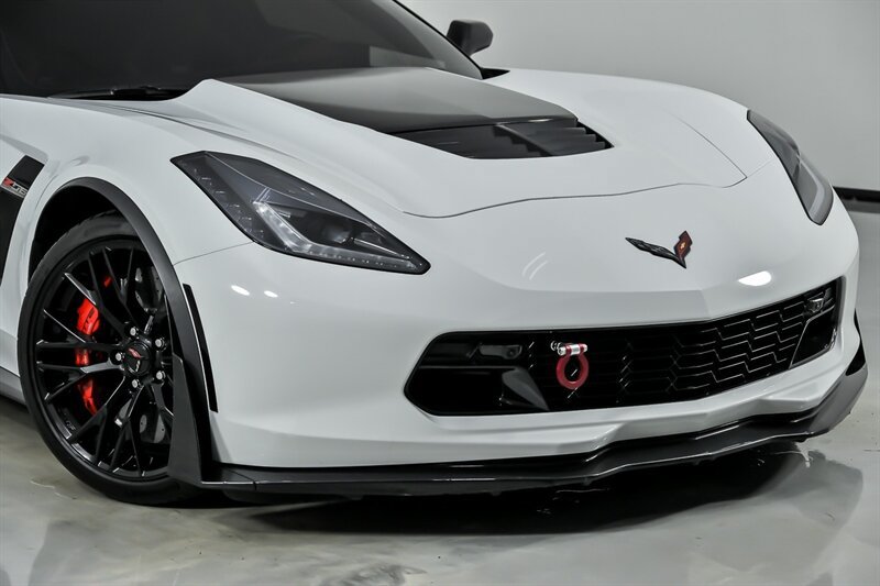 Used 2016 Chevrolet Corvette Z06 w/ 3LZ Preferred Equipment Group RWD image 2