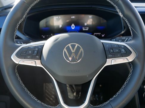 Used 2024 Volkswagen Taos SE image 25