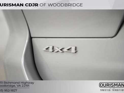 Used 2024 Jeep Grand Cherokee L Limited w/ Luxury Tech Group II image 9