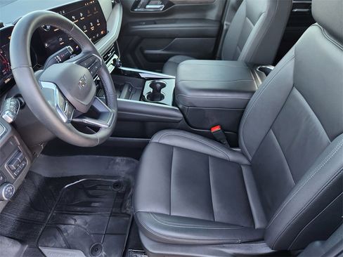 Certified 2025 Chevrolet Suburban Z71 w/ Z71 Off-Road Package image 13