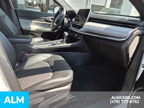 Used 2025 Jeep Compass Latitude AWD/4WD image 25