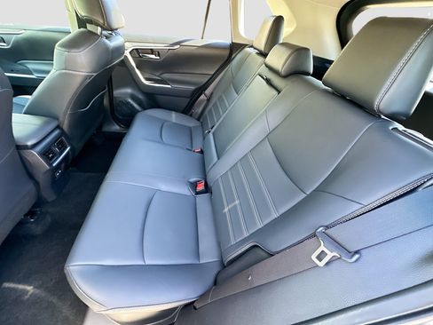 Used 2022 Toyota RAV4 XLE Premium image 25