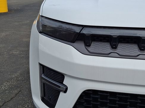 New 2026 Jeep Grand Wagoneer Limited image 9