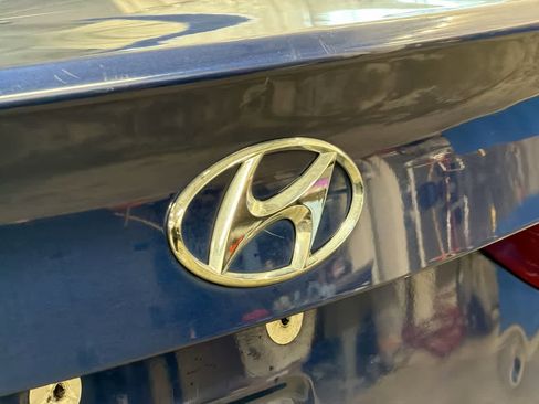 Used 2017 Hyundai Elantra SE image 17