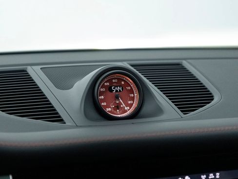 Certified 2026 Porsche Macan GTS AWD/4WD image 18