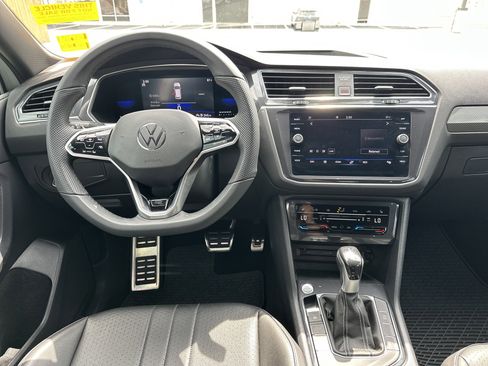 Used 2022 Volkswagen Tiguan SE R-Line FWD image 16