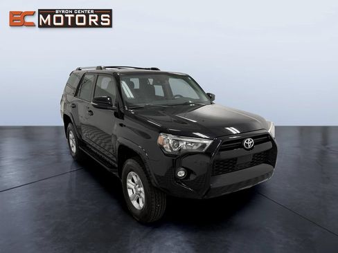 Used 2022 Toyota 4Runner SR5 Premium w/ Moonroof Package AWD/4WD image 7