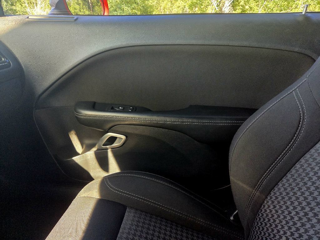 Used 2016 Dodge Challenger R/T RWD image 17