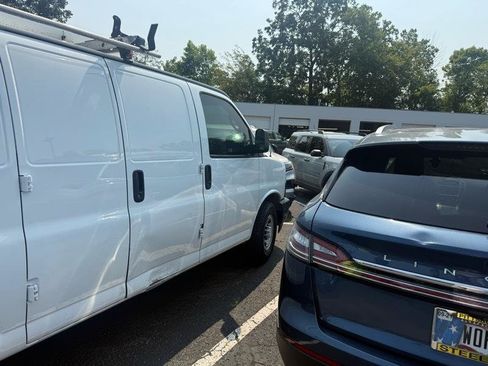Used 2018 Chevrolet Express 2500 w/ Communications Package RWD image 4
