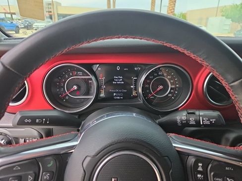 Used 2021 Jeep Wrangler Unlimited Rubicon w/ Xtreme Recon 35" Tire Package AWD/4WD image 12