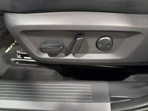 Used 2024 Nissan Rogue SV image 12