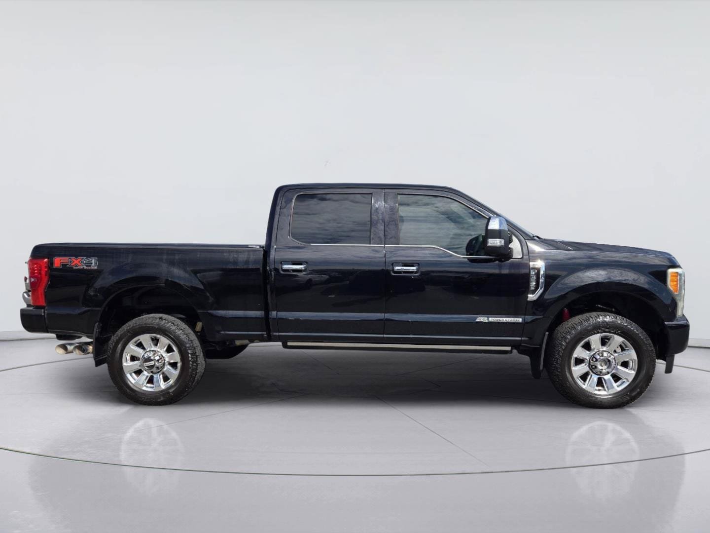 Used 2017 Ford F350 Platinum w/ Platinum Ultimate Package AWD/4WD image 4