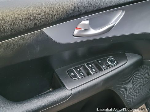 Used 2023 Kia Forte LXS image 12