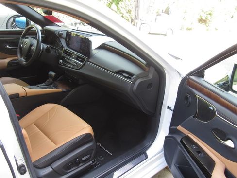 Used 2022 Lexus ES 350 w/ Luxury Package FWD image 16