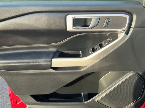 Used 2021 Ford Explorer XLT w/ Equipment Group 202A image 11