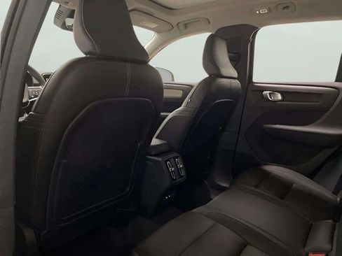 Used 2025 Volvo XC40 B5 Plus image 17