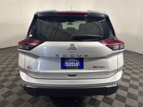 Used 2024 Nissan Rogue SV AWD/4WD image 7