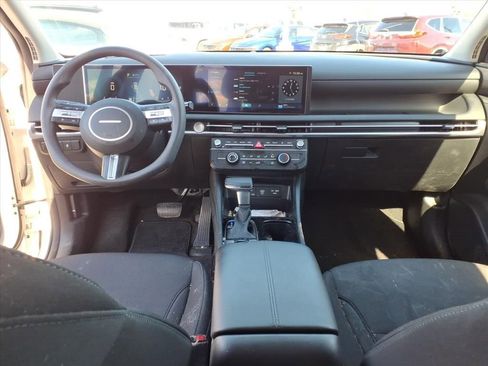 Certified 2025 Hyundai Tucson SE image 6