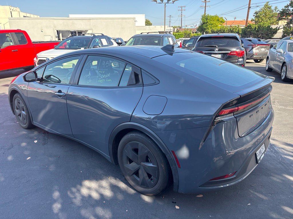 Used 2023 Toyota Prius LE FWD image 6