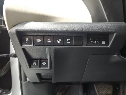 Certified 2022 Toyota Sienna Platinum FWD image 18