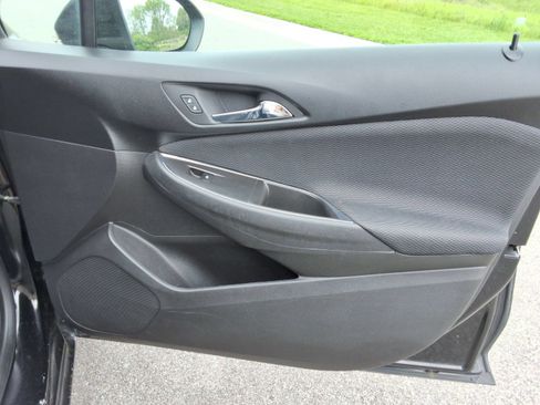 Used 2017 Chevrolet Cruze LT FWD image 25