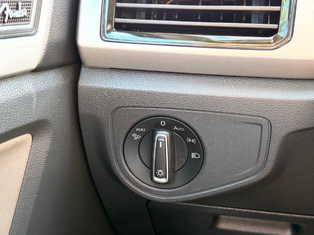 Used 2022 Volkswagen Atlas SEL Premium AWD/4WD image 30